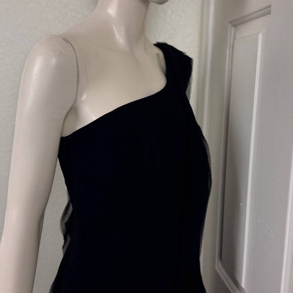 White by Vera Wang Black One Shoulder Ruffles Long Gown Front Slit Satin Size 6 - Picture 9 of 17